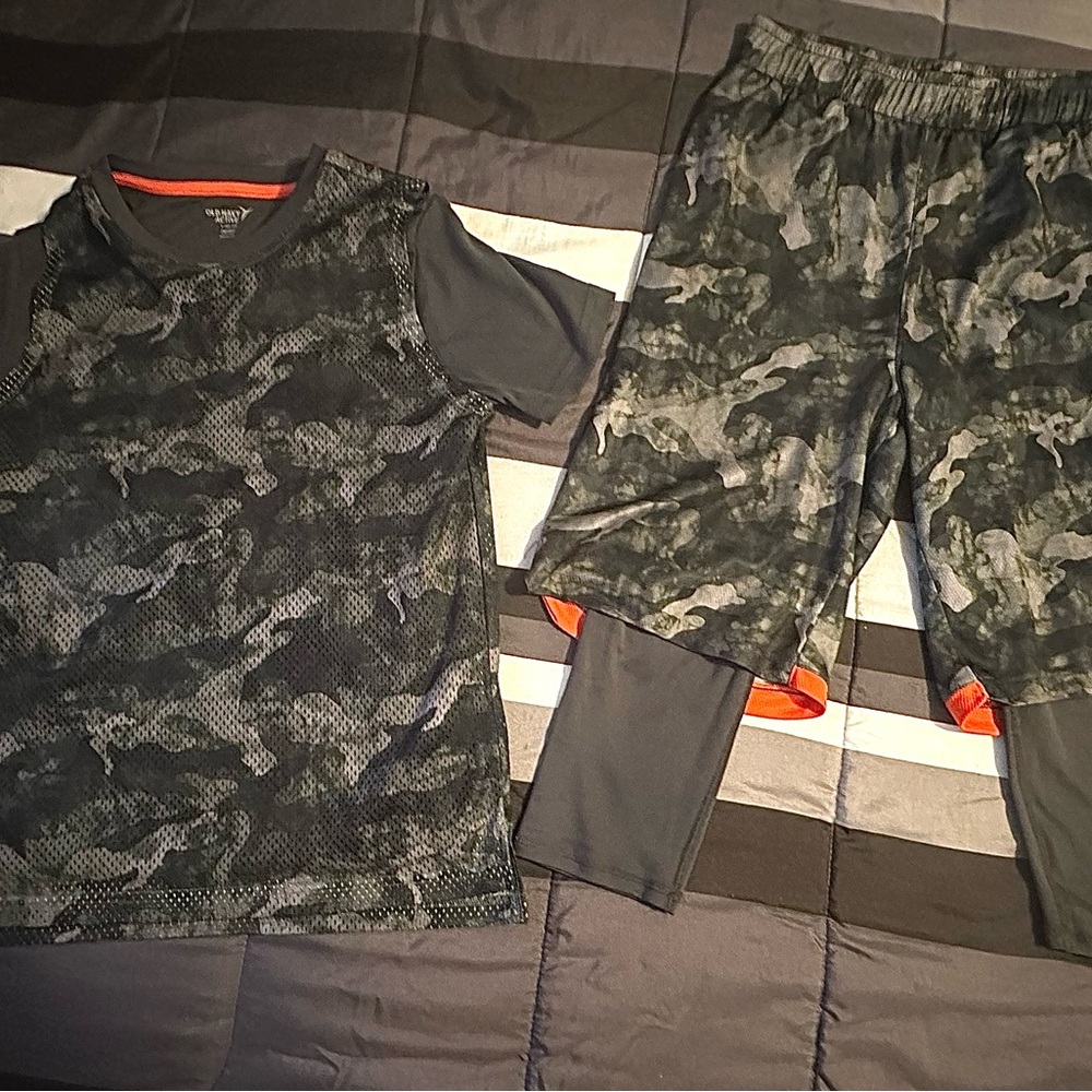 Old Navy Go-Dry 2-in-1 Mesh Basketball shorts and T-shirt L(10-12)